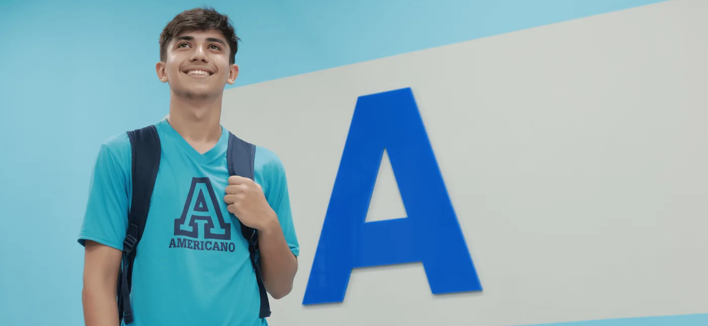 Estudante do Colégio Americano Bilíngue